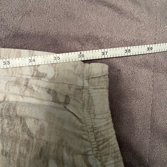 |2 for $30| Gap - Tan, Cream, and White Camouflage Joggers - Picture 3 of 8